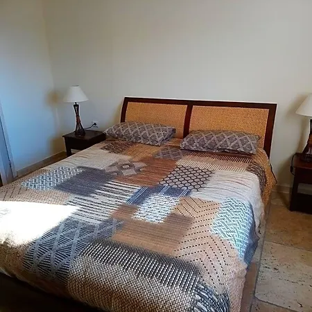 Les Hauts De Cavanello Bed & Breakfast 3*